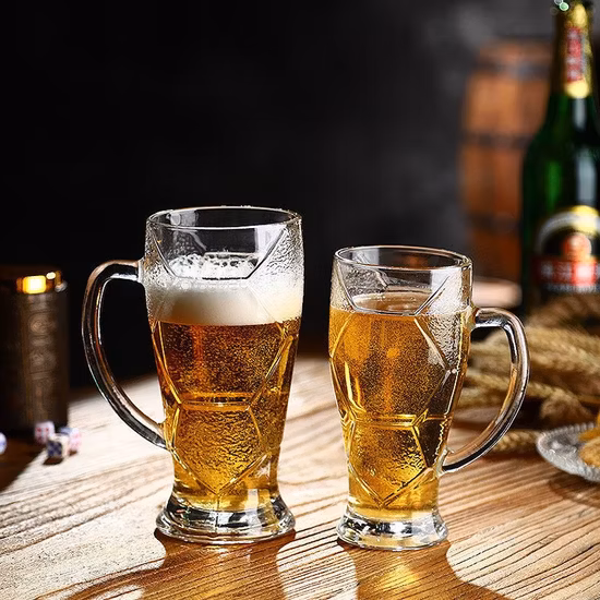 Hochwertiger, kreativer, transparenter Fußball-Bierglas-Griffbecher für Bar, Persönlichkeit, Saftgetränk